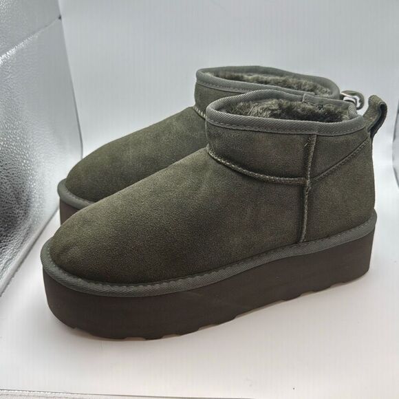 CUSHIONAIRE Hippy Womenβs Platform Ankle Bootsβ SIZE 9 OLIVE - Picture 3 of 7